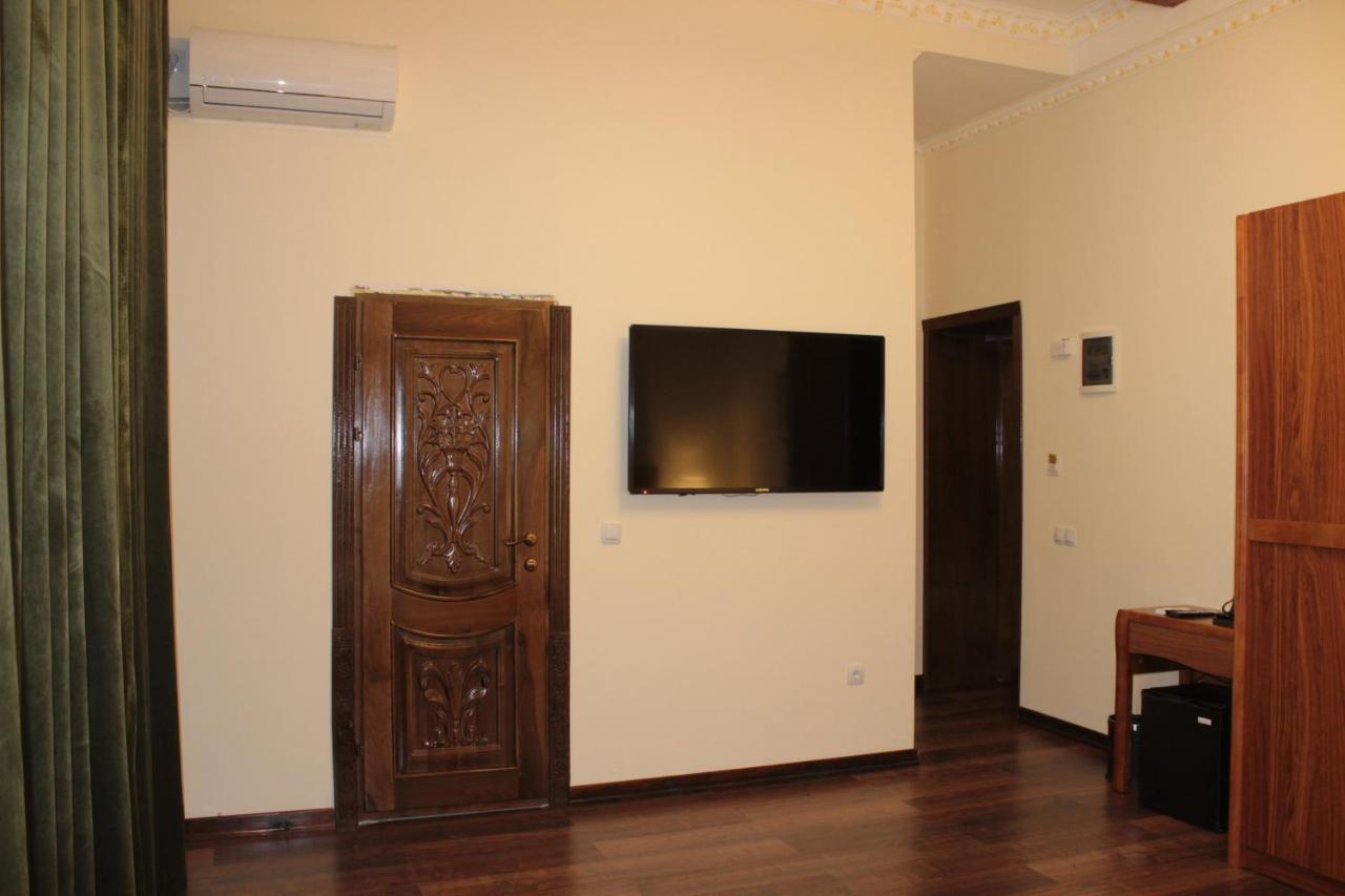 Kok-Art Hotel Jalal-Abad Екстериор снимка