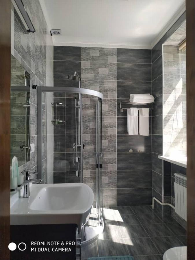 Kok-Art Hotel Jalal-Abad Екстериор снимка
